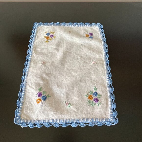 Vintage 3 piece Doily Set Embroidered Ladies - Picture 5 of 10